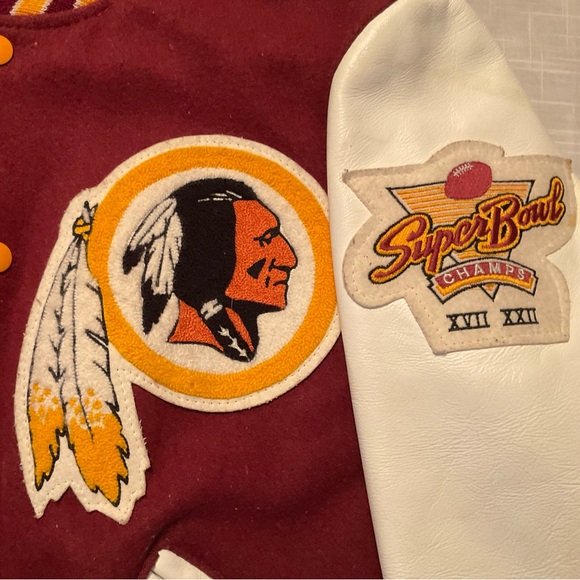 Washington Redskins jacket real heavy - Picture 5 of 6